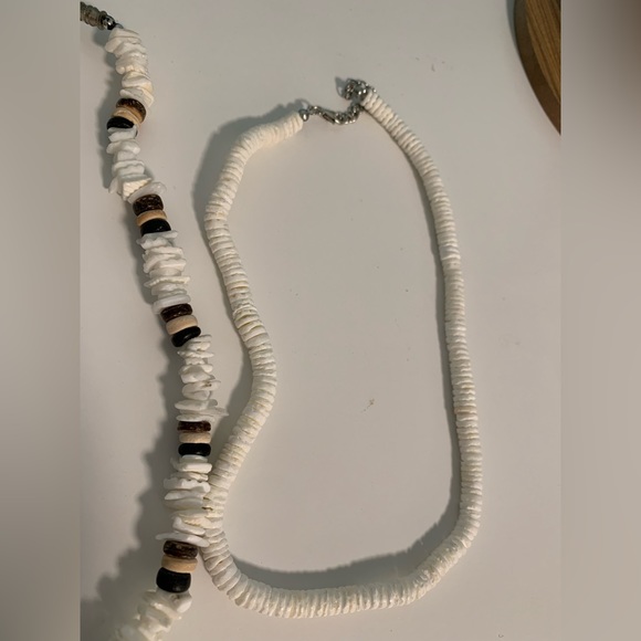 3 Puka necklaces - Picture 6 of 9